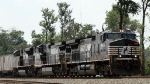 NS 9855 leads train 204 northbound